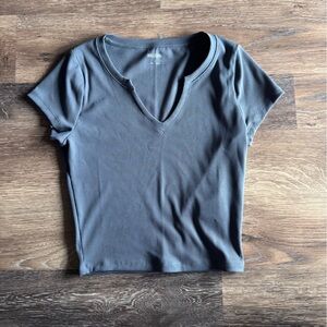 Hollister Short Sleeve V-Neck Tee- cropped